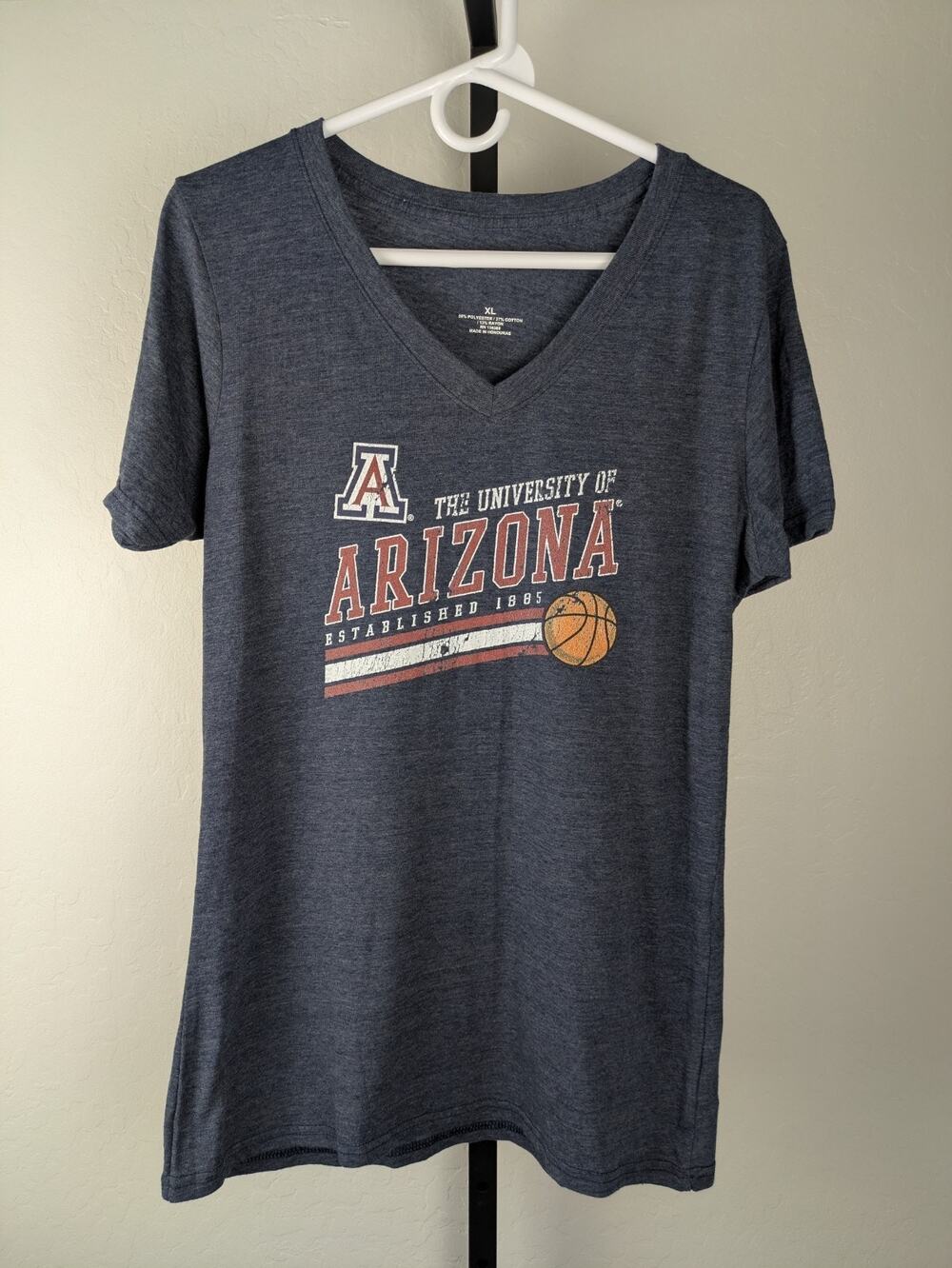 NWT University of Arizona U of A basketball XL womens fitted v-neck t-shirt blue